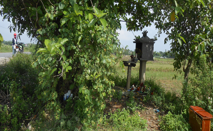 Sự mất tích bí ẩn của bức tượng bà đá trong đêm mưa gió sấm sét