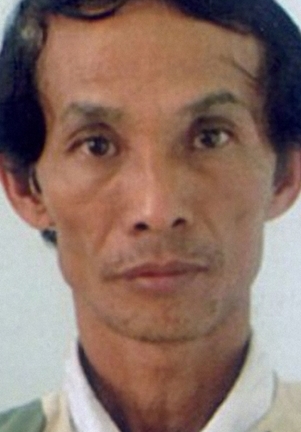 Vứt 50kg thuốc nổ xuống đường để cản công an