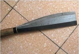 Bực tức vì bị đánh vô cớ, vác dao chém gục “đàn anh”