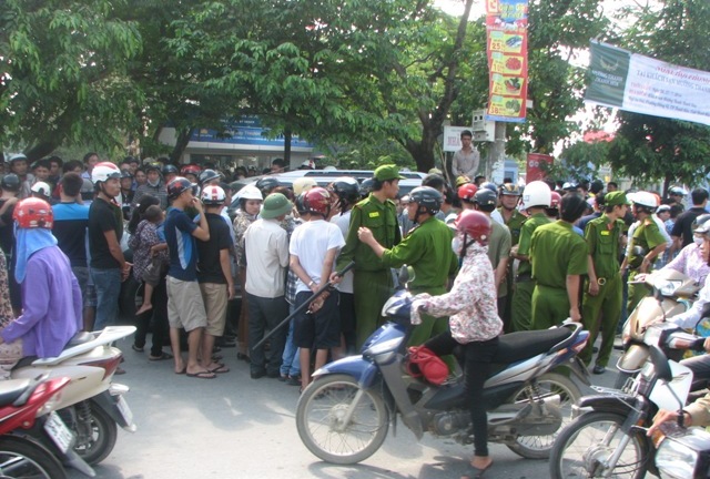 Thanh Hóa: Người vi phạm giao thông đánh lộn, náo loạn đường phố