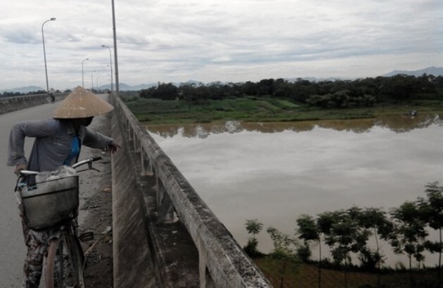 Yêu nhau không cho cưới, đưa nhau ra cầu Hạnh Phúc tự tử