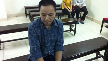 Cuồng dâm gạ tình hàng xóm bằng dao