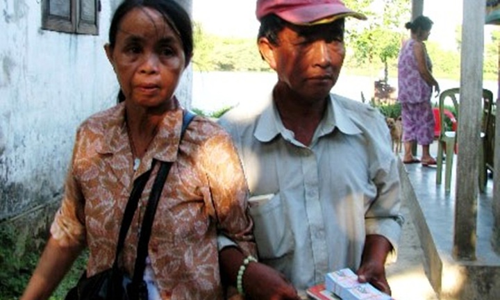 Người phụ nữ nguyện dắt người mình yêu đi hết cuộc đời