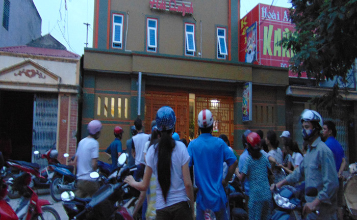 Kẻ đoạt mạng bạn gái xinh đẹp trong quán karaoke khai gì?