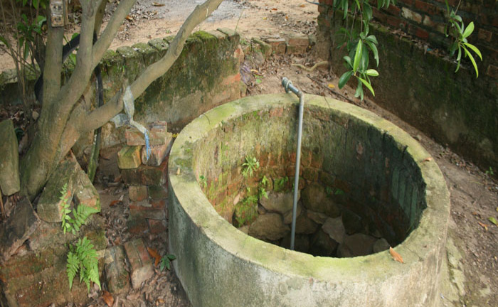 Đi tìm lời giải về giếng lạ phát ánh sáng xanh những đêm mưa gió