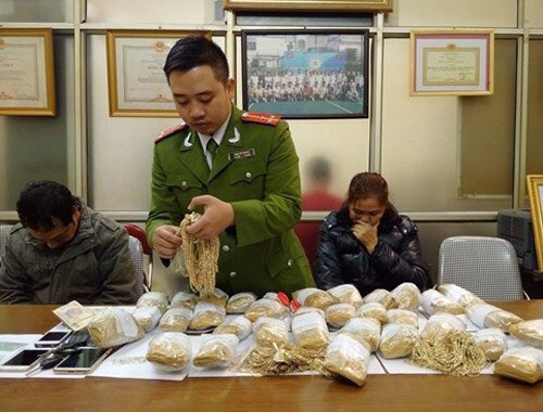 Người dân búc xúc mua nhầm vàng Trung Quốc đội lốt vàng Ý