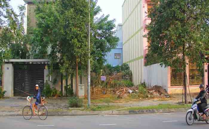 Vợ làm đơn xin, chồng “vô tư” duyệt cấp đất “vàng”!?