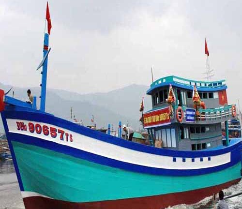 Hạ thủy tàu cá thay thế tàu bị Trung Quốc đâm chìm