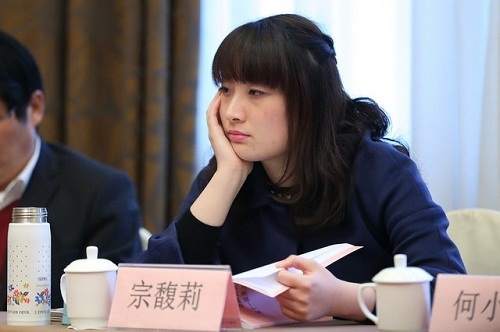 Trung Quốc: Kiều nữ thừa kế tập đoàn hàng tỉ USD làm Ủy viên thường vụ