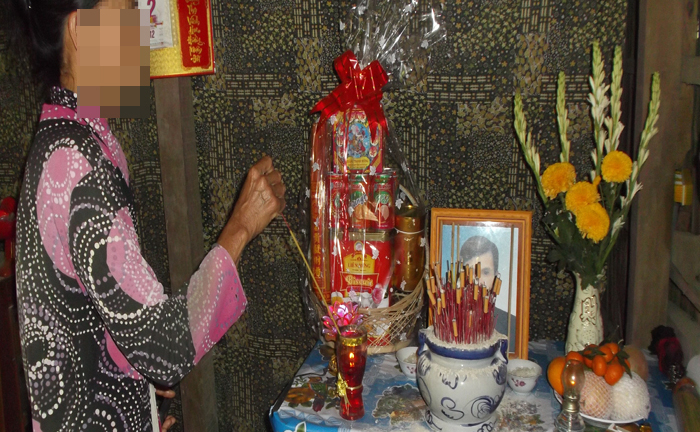 Phát hiện thi thể trong bao tải trôi sông rúng động miền Tây