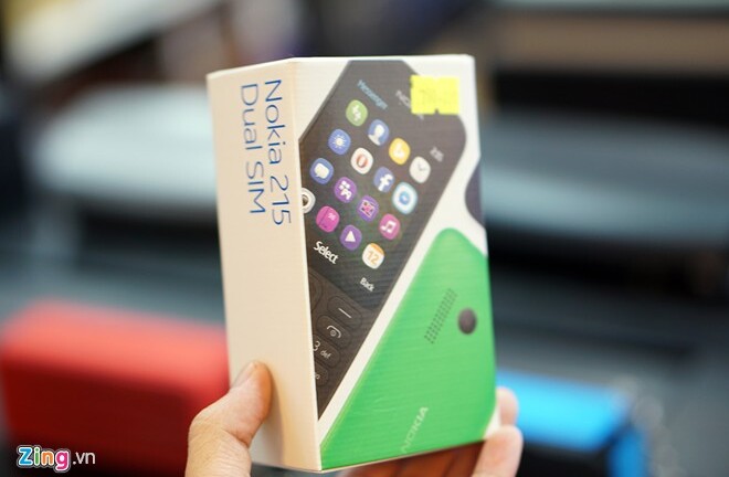 Mở hộp Nokia 215 pin chờ 27 ngày giá 790.000đ