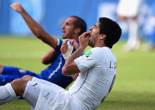 World Cup 2014: Ảnh “chế” hài hước vụ cắn người của Luis Suarez