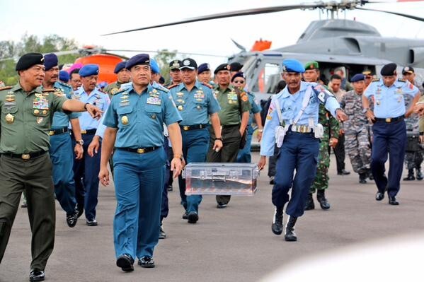 Hộp đen đầu tiên máy bay AirAsia QZ8501 đã về tới đất liền