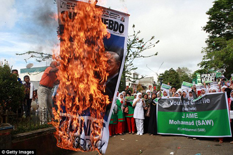 Cộng đồng Hồi giáo giận giữ trước ấn phẩm mới của Charlie Hebdo