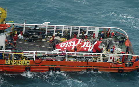 Indonesia tiếp tục tìm kiếm thi thể nạn nhân QZ8501