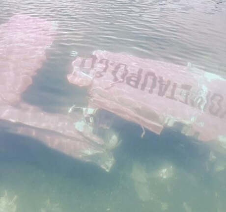 13 người kịp nhảy dù thoát chết khi máy bay đâm xuống hồ