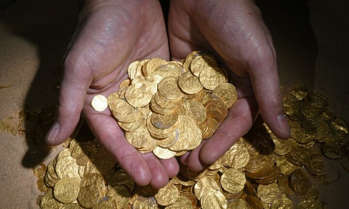 Phát hiện kho báu 1.000 năm tuổi ngoài khơi Israel