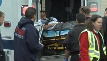 Bé 3 tuổi nghịch súng bắn bị thương cha và mẹ đang mang thai