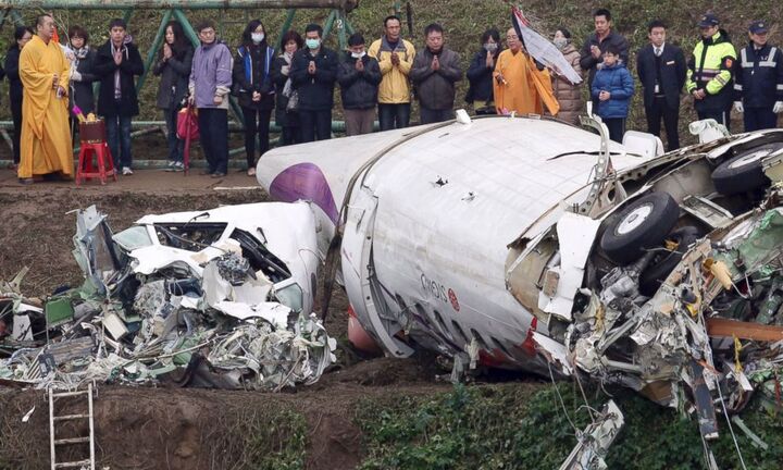 Phi công Đài Loan tắt nhầm động cơ khi máy bay rơi?