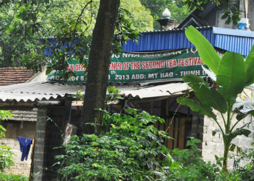 Trông con giúp chị gái, bị anh rể kề dao vào cổ rồi cưỡng hiếp