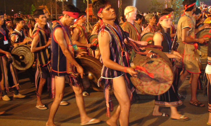 Lạ lùng tục “cưới khất nợ” của cô dâu người Jrai