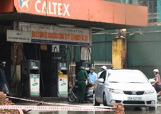 Nhân viên cây xăng 143 Trần Phú ăn bớt xăng như thế nào?