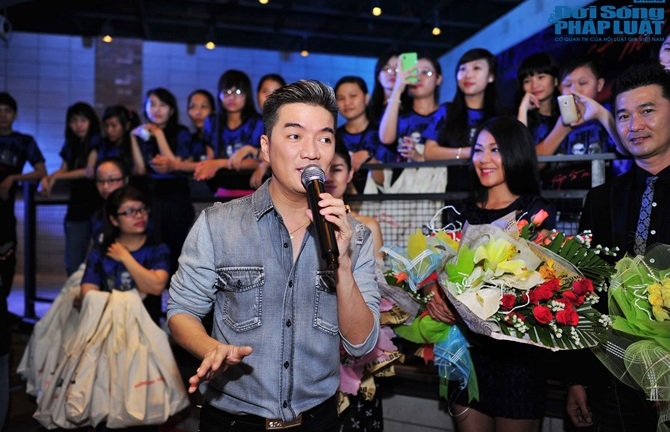 Đàm Vĩnh Hưng xác nhận có Việt kiều đòi mua “Hiệp sĩ mù