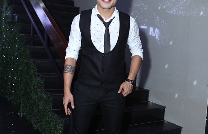 Ngọc Minh đón sinh nhật khác thường ở vỉa hè