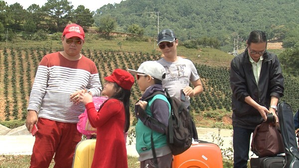 Hoàng Bách nghiêm khắc yêu cầu con trai dừng cuộc chơi