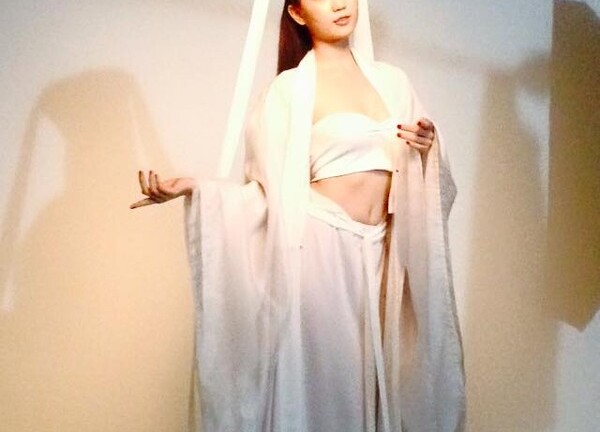 Khánh Thi “mỉa mai” hình tượng Tiểu Long Nữ của Ngọc Trinh