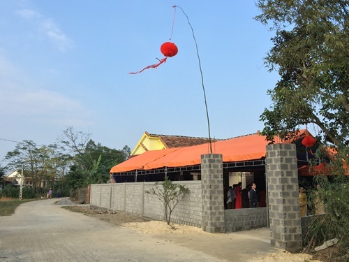 Lễ ăn hỏi giản dị của Lê Thúy và chồng điển trai ở Quảng Bình