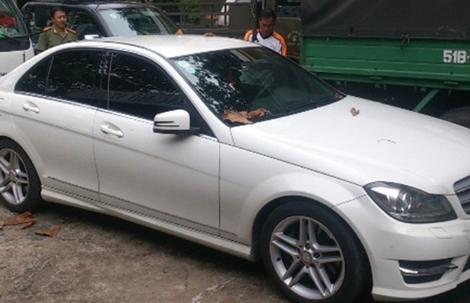 Hình ảnh hiện trường xe siêu mẫu Thanh Hằng gây tai nạn