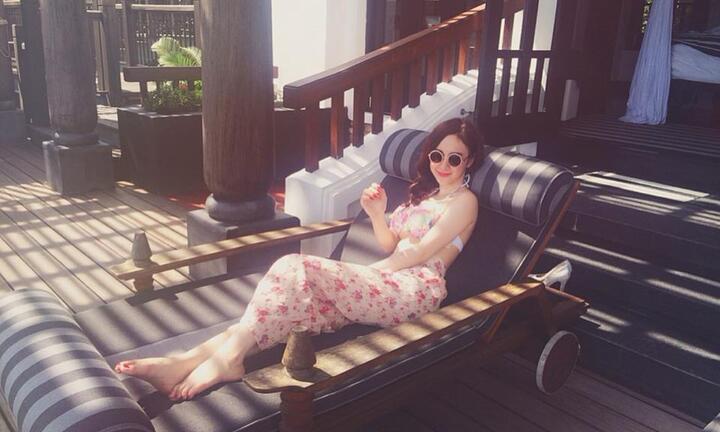 Angela Phương Trinh diện bikini hoa lá khoe eo thon gợi cảm