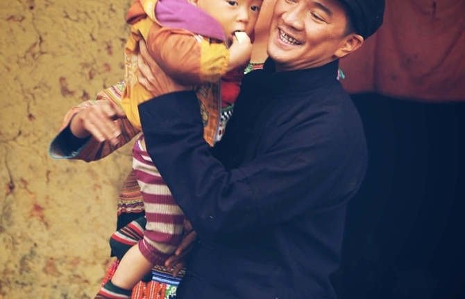 Ấn tượng với màn hóa thân thành người dân tộc của Sao Việt