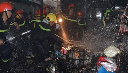 Cháy lớn thiêu rụi hàng hóa tại Trung tâm thương mại Rạch Giá