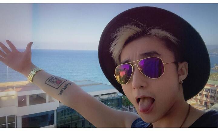 Facebook sao 24h: Sơn Tùng M-TP khoe ảnh tự sướng ở Nha Trang