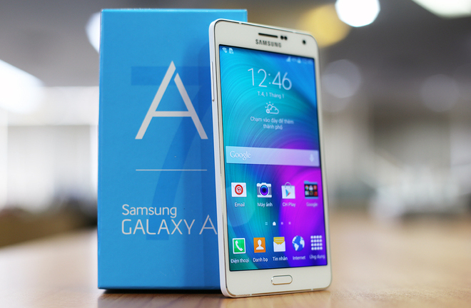 Cận cảnh Galaxy A7 vỏ nhôm “siêu mỏng” giá 9,9 triệu đồng
