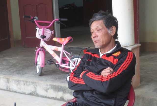 Vụ bé 30 tháng tử vong: Nỗi đau người đầu bạc tiễn kẻ đầu xanh