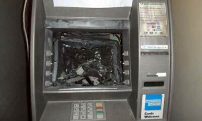 Truy bắt kẻ gian phá tung ATM lấy trộm 380 triệu đồng