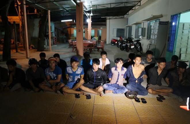 35 đối tượng dùng bom xăng giải quyết mâu thuẫn