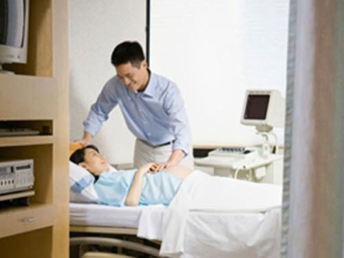 Ngày chị vào viện sinh, chồng cũng âm thầm đưa nhân tình đi đẻ