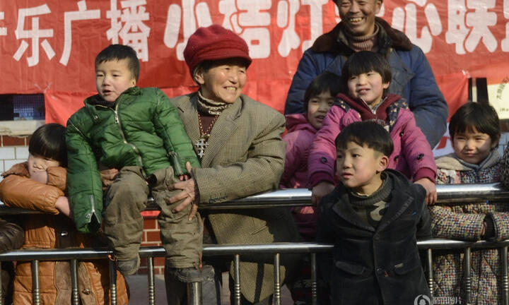 Cụ bà nhận nuôi 40 trẻ em khuyết tật trong suốt 40 năm