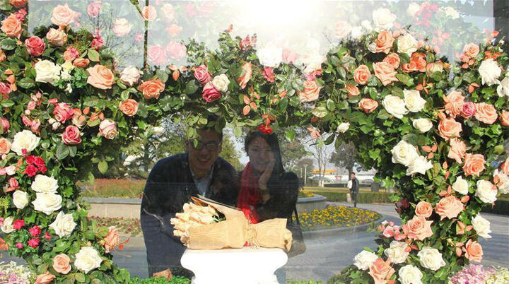 Ngắm bến xe buýt đẹp nhất ngày Valentine