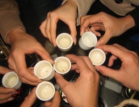 Ngày Tết uống rượu như thế nào để tốt cho sức khỏe?