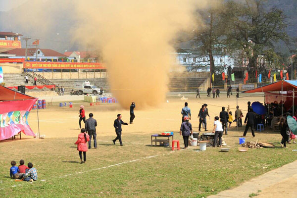 Giải mã cơn lốc xoáy kỳ lạ ở Mèo Vạc