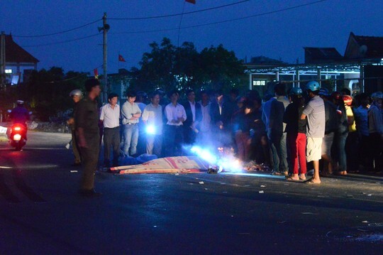 Bị 2 ô tô cán qua người, một nhân viên y tế tử vong