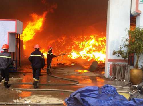 Hải Dương: Đã dập tắt đám cháy tại công ty may sau 26 tiếng