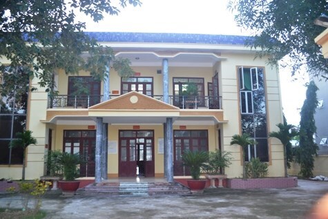 Cán bộ VKS “ép” rút luật sư, Tòa gợi ý tiền chạy án