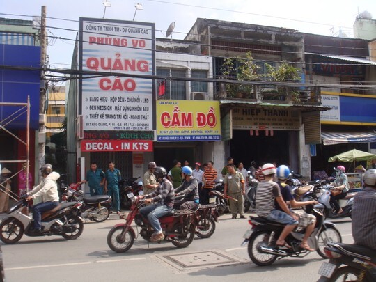 Một giám đốc bị trộm đâm chết vì giữ của