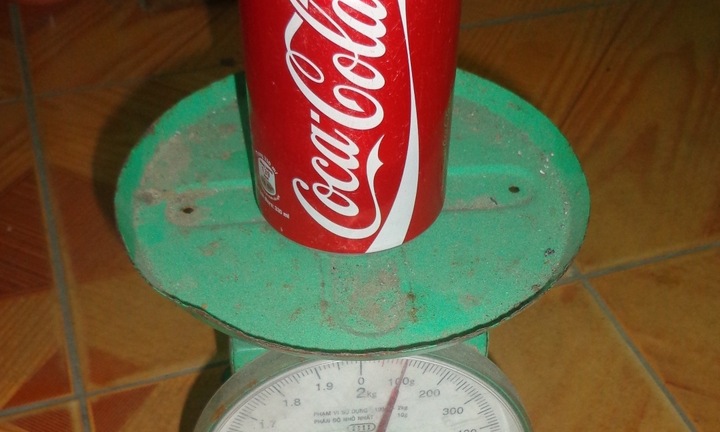 Vụ Coca Cola ăn gian trọng lượng nước giải khát: Né trách nhiệm?